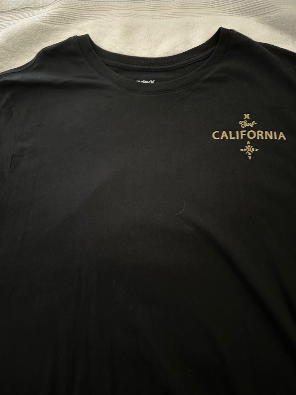 Hurley Men's Black Tee with Gold 'California' Graphic